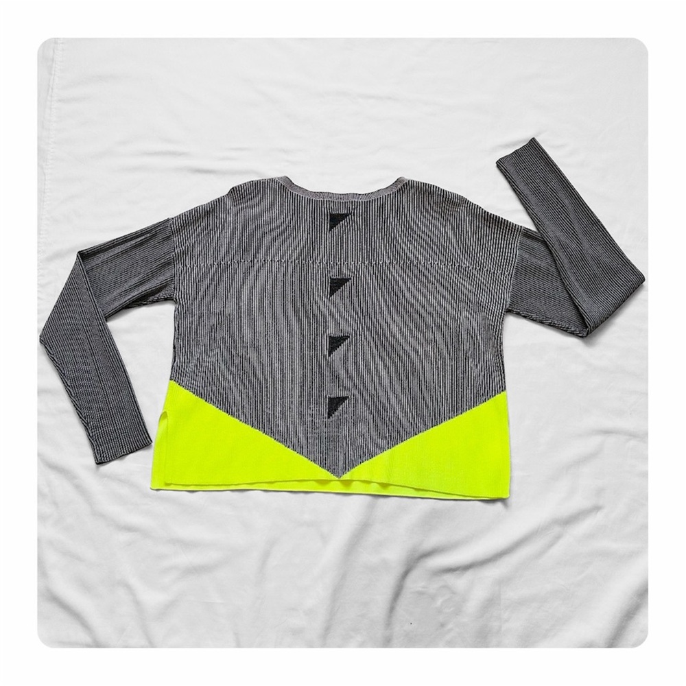 Under Amour Color Block Lightweight Sweater - image 4